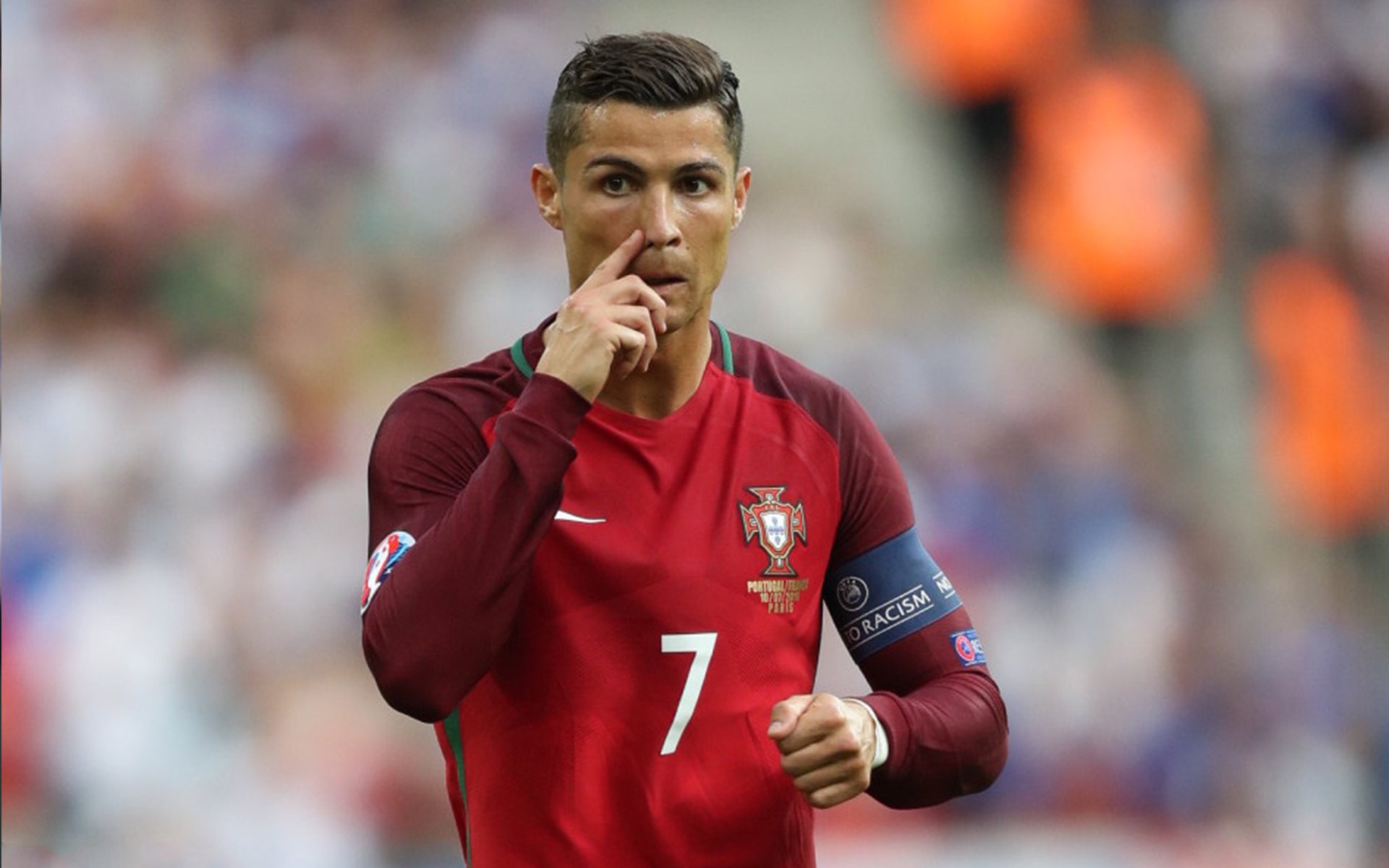 足球赛场焦点！法国队对阵巴西队，豪门翻车，赛后引发巨大争议